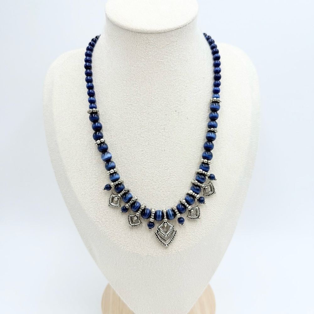 Avon Blue Glass Cat's Eye Silvertone
Beaded Choker Necklace